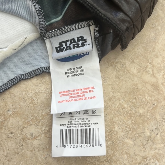 Disney Star Wars The Mandalorian costume and sword - Picture 8 of 9